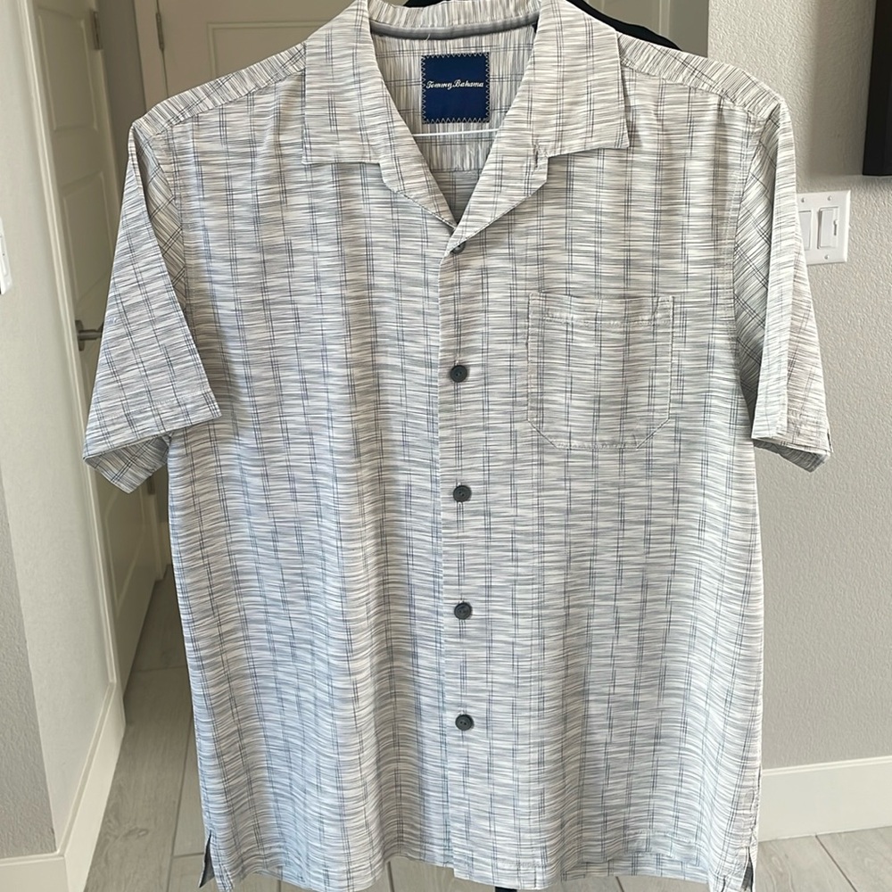 Tommy Bahama 💯  Silk Short Sleeve Button-Down Shirt in Light Gray & Ivor…